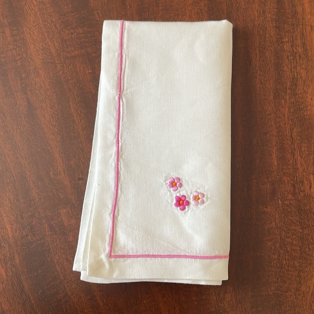 Gorgeous Set of Vintage 4 Dinner Napkins Made in France Used only a few times